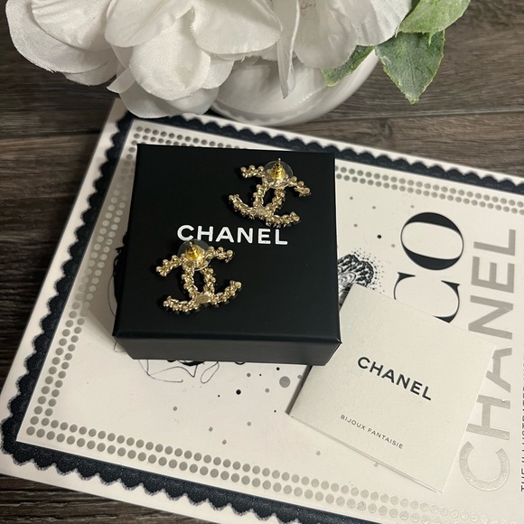 CHANEL Large Oversized Gold Crystal CC Logo Earrings - Picture 10 of 12